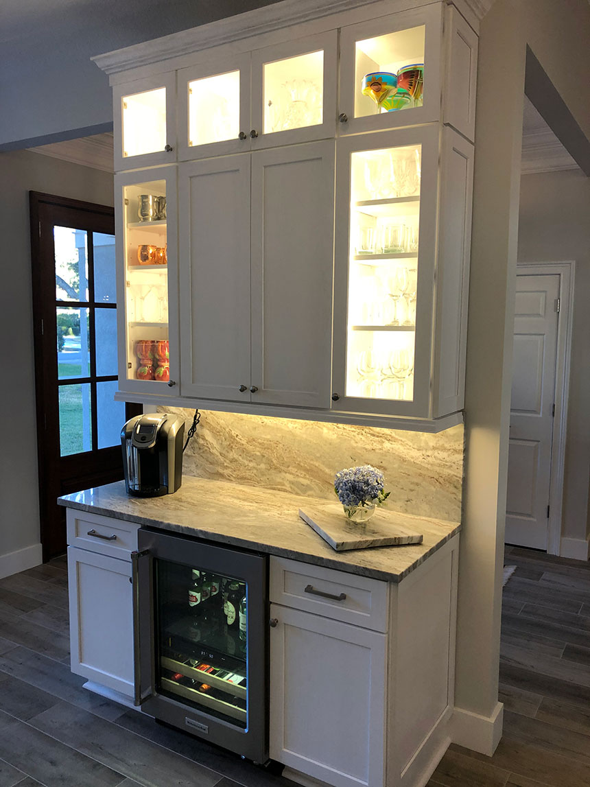 Residential remodel - kitchen bar: Pace Island